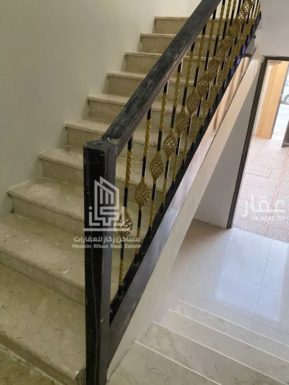 دور 5 غرف في السعادة 4