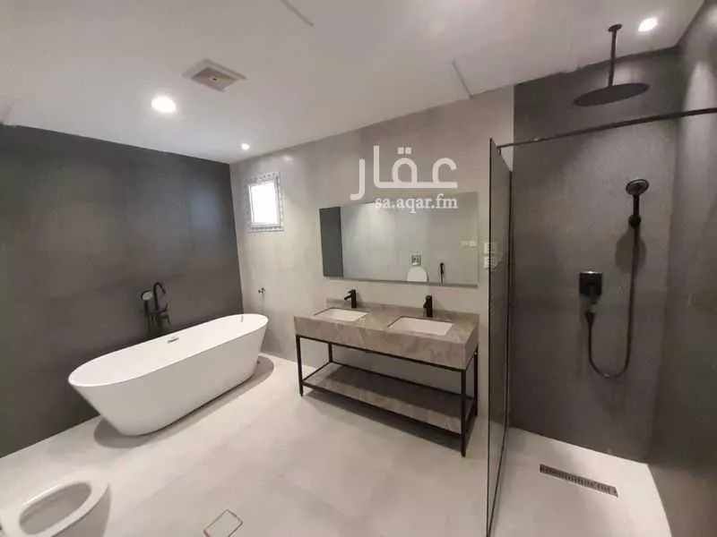 فيلا 6 غرف في الشراع 3