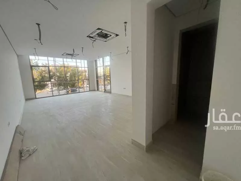 عمارة 825 م² في عرقة 5