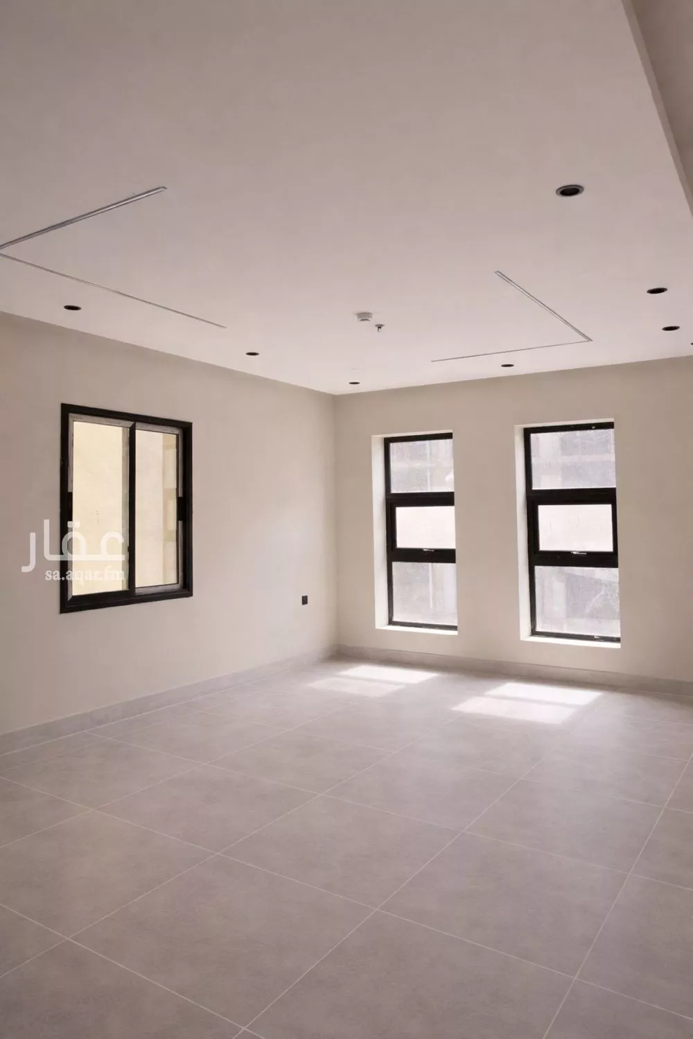 شقة 4 غرف في الحمرا 5