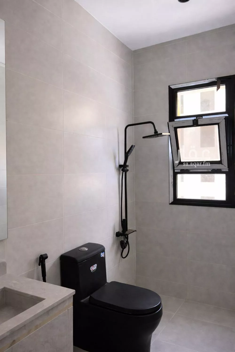 شقة 5 غرف في الحمرا 1