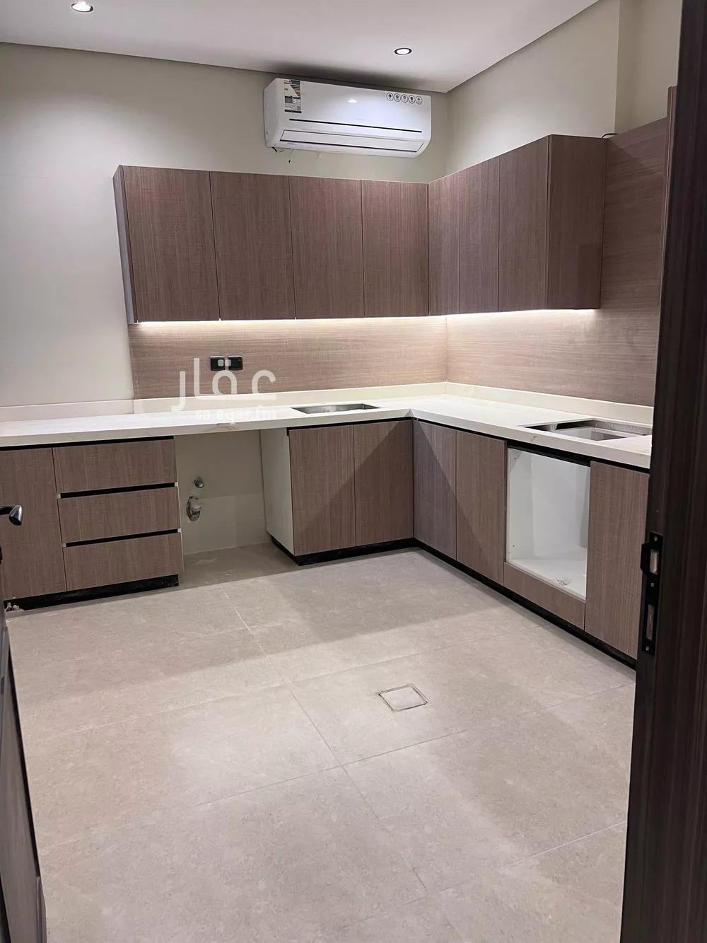 4 bedroom apartment in Taibah, Eastern Province 7