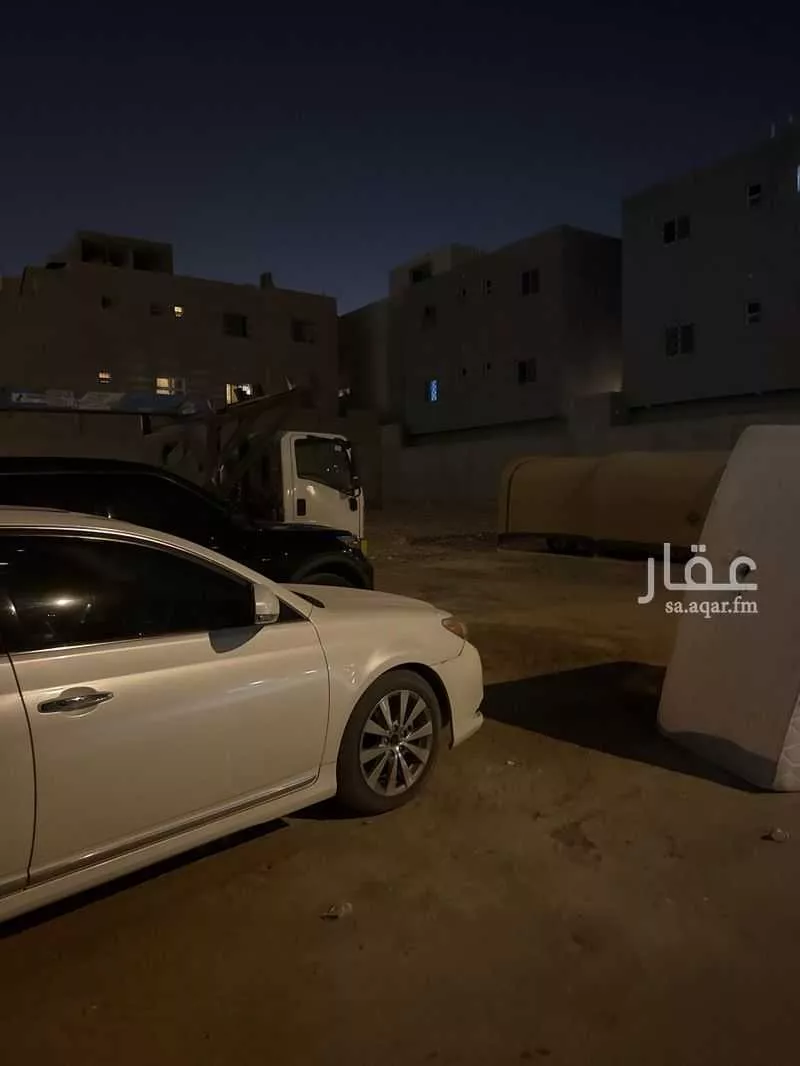 أرض 768 م² في العارض 4