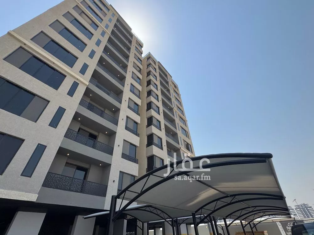 5 bedroom apartment in Dahiat King Fahd 3