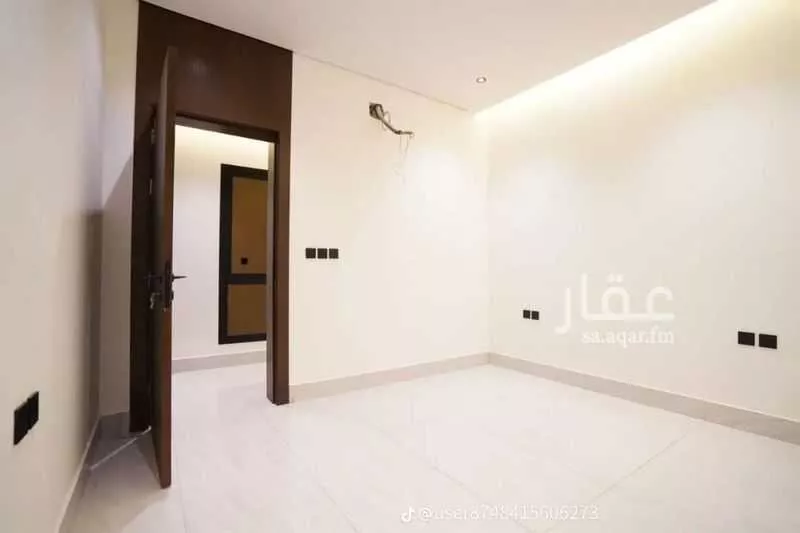 فيلا 5 غرف في عكاظ 5