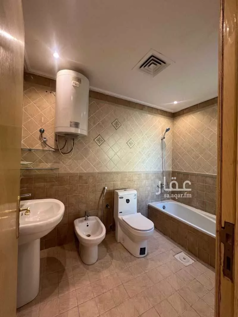 5 bedroom villa in Al Muhammadiyah, Riyadh 9