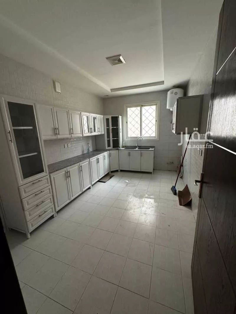 3 bedroom floor in Al Munsiyah 4