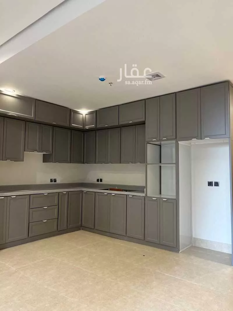 شقة 6 غرف في الحمرا 3