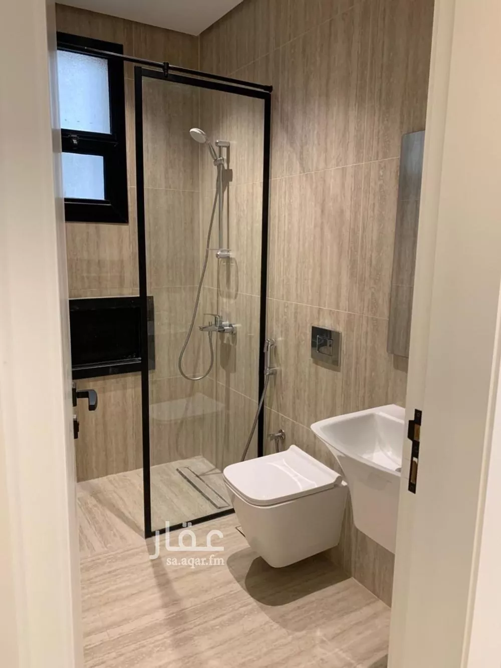 شقة 3 غرف في الحمرا 2