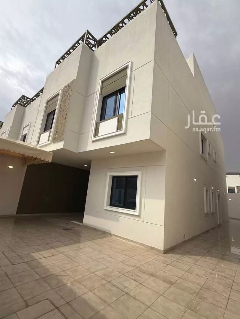 فيلا 7 غرف في الشرق 3