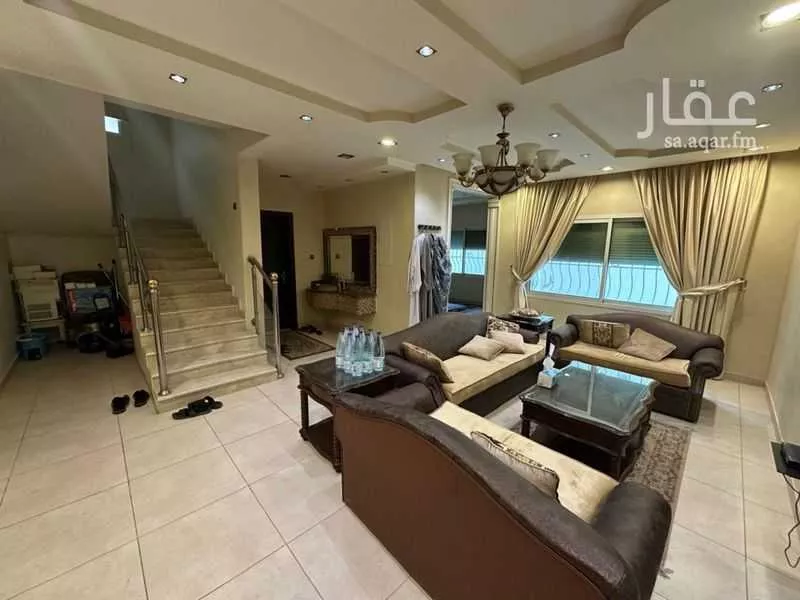 فيلا 8 غرف في الملقا 3