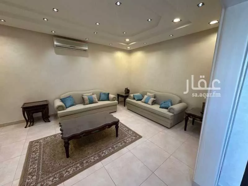 فيلا 8 غرف في الملقا 2