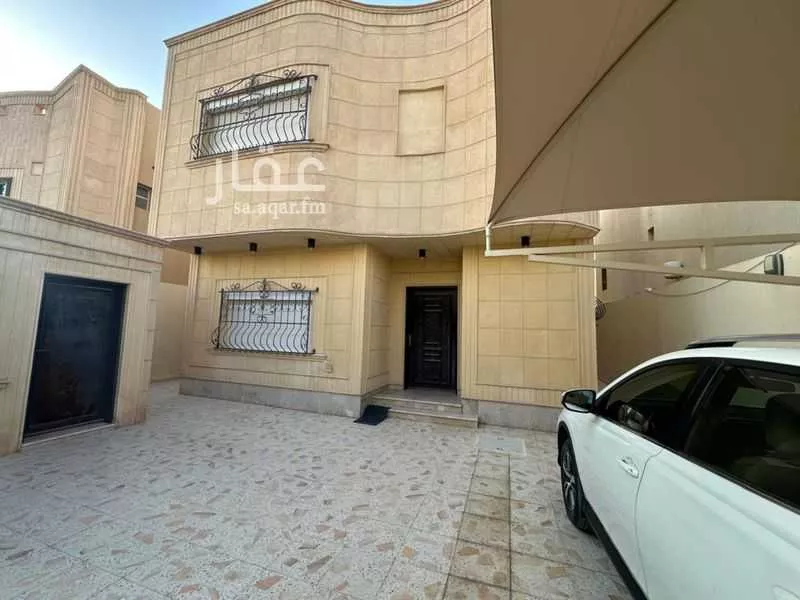 فيلا 8 غرف في الملقا 5