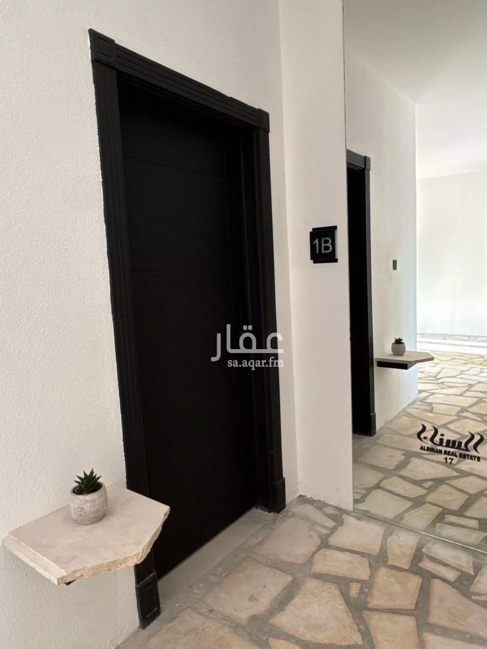 شقة 1 غرف في الملقا 5