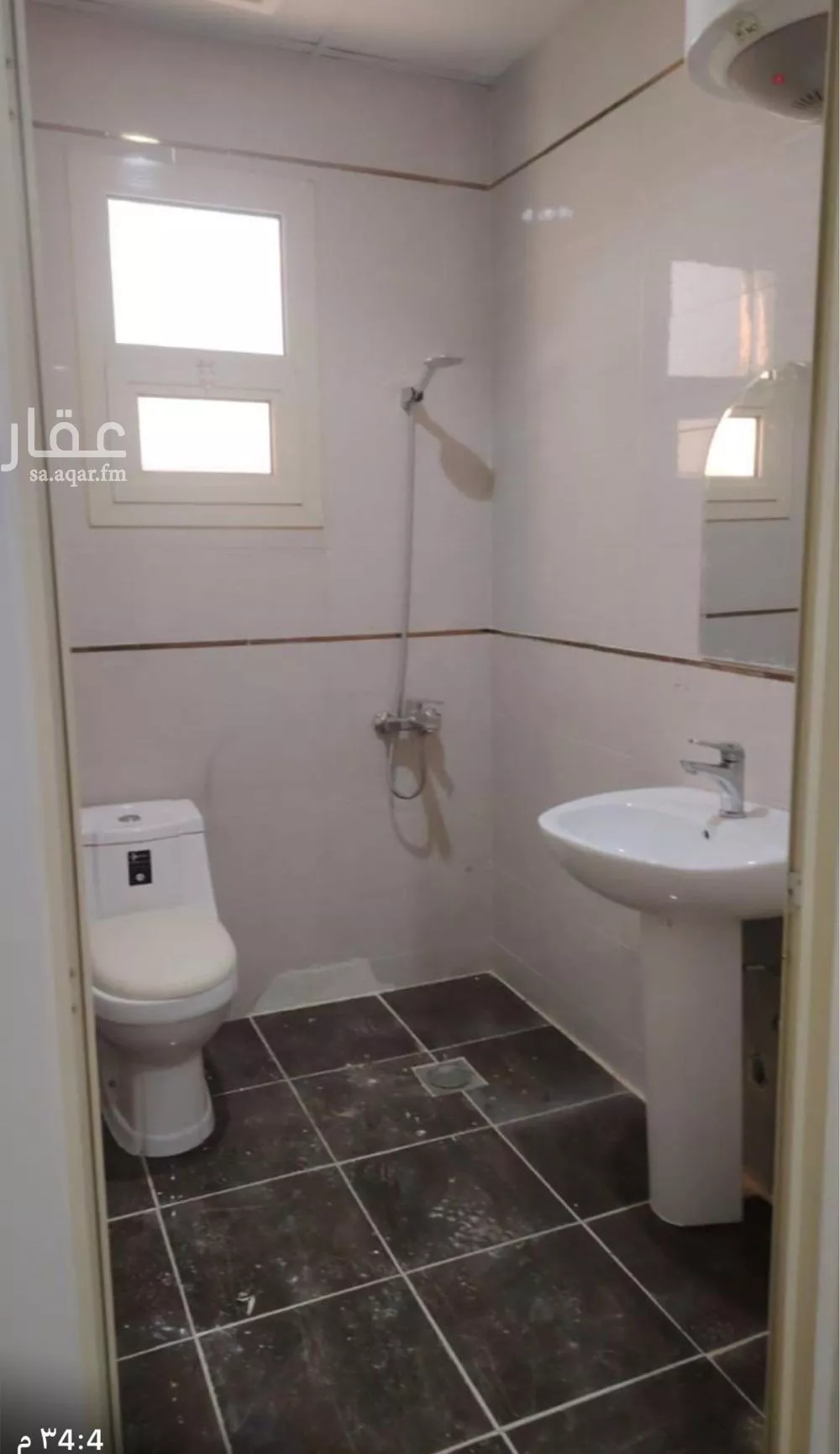 مكتب 1900 م² في المصانع 4