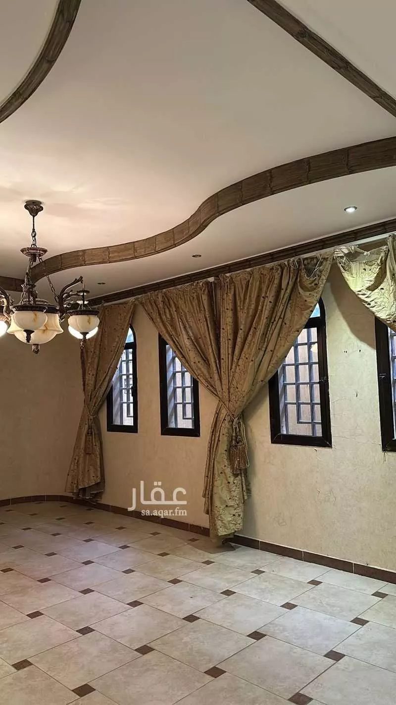 فيلا 6 غرف في العقيق 5