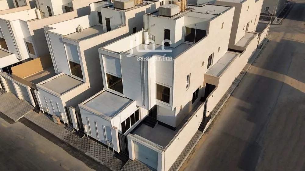 6 bedroom duplex in Al Amal 5