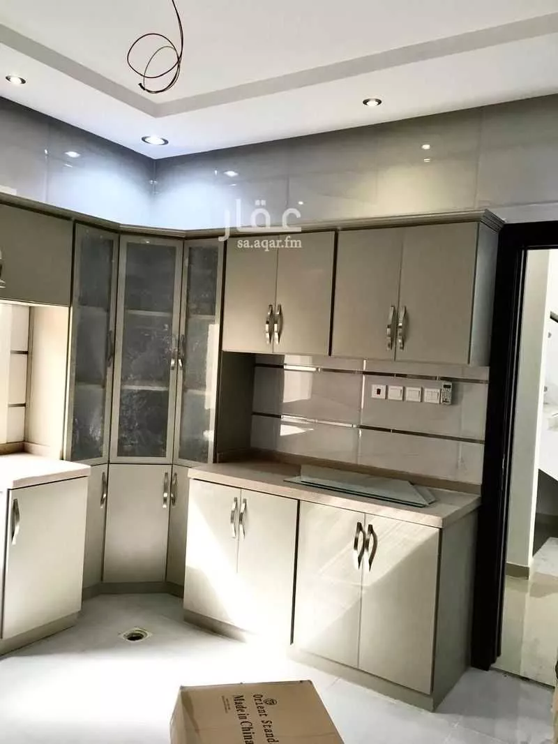 فيلا 5 غرف في الملقا 4