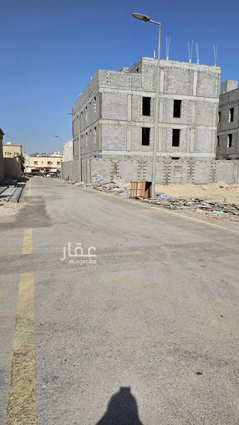أرض 619 م² في الضباب 4