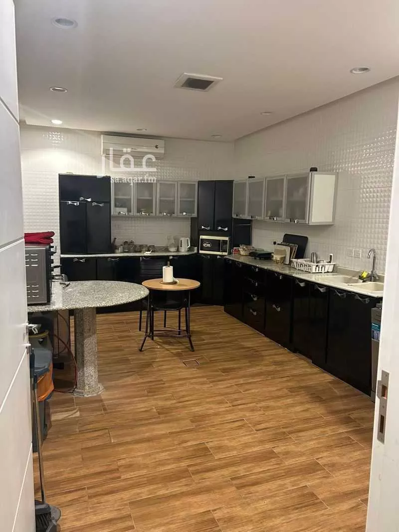 6 bedroom villa in Al Aridh 5