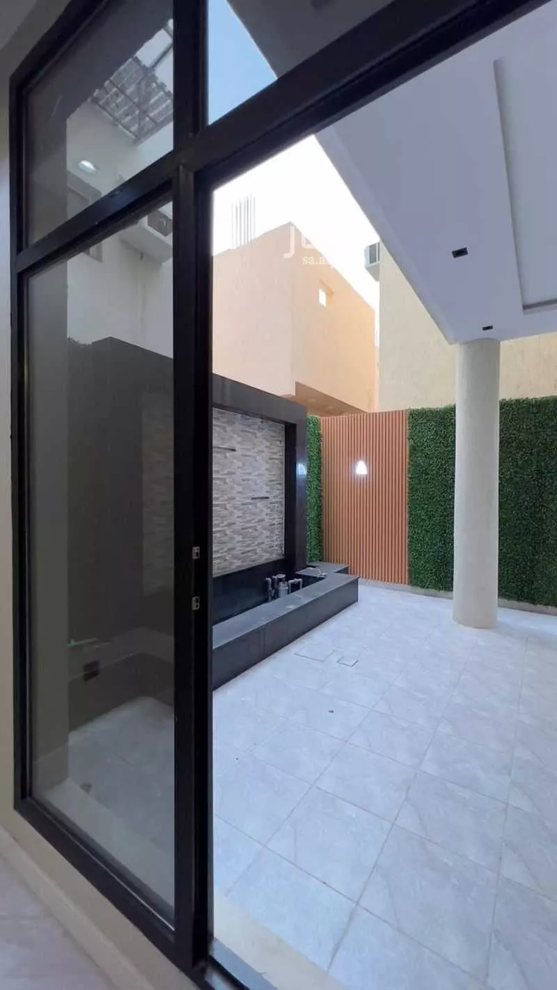 فيلا 8 غرف في الملك فهد 4