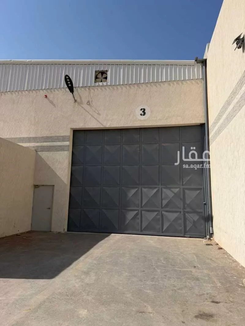 مستودع 883 م² في السلي 3