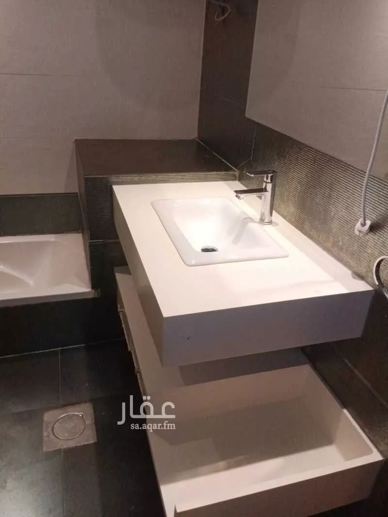 5 bedroom villa in At Taawon, Riyadh 14