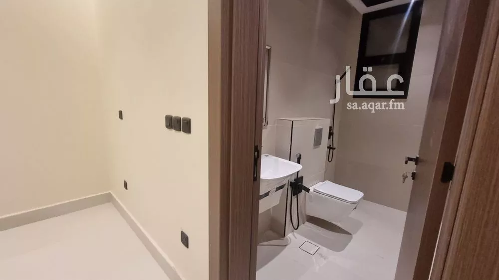 فيلا 4 غرف في العارض 4