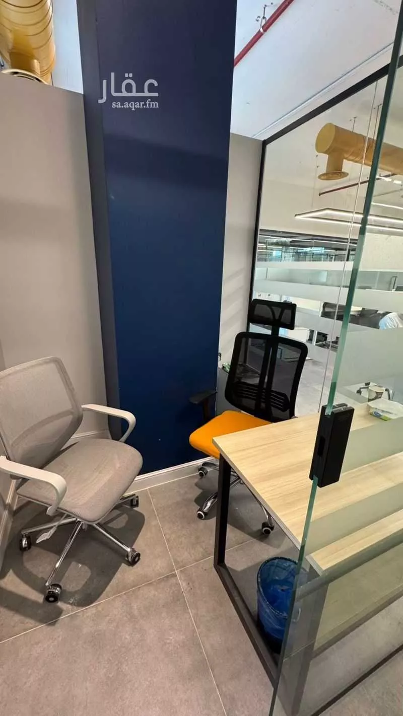 مكتب 800 م² في العارض 4