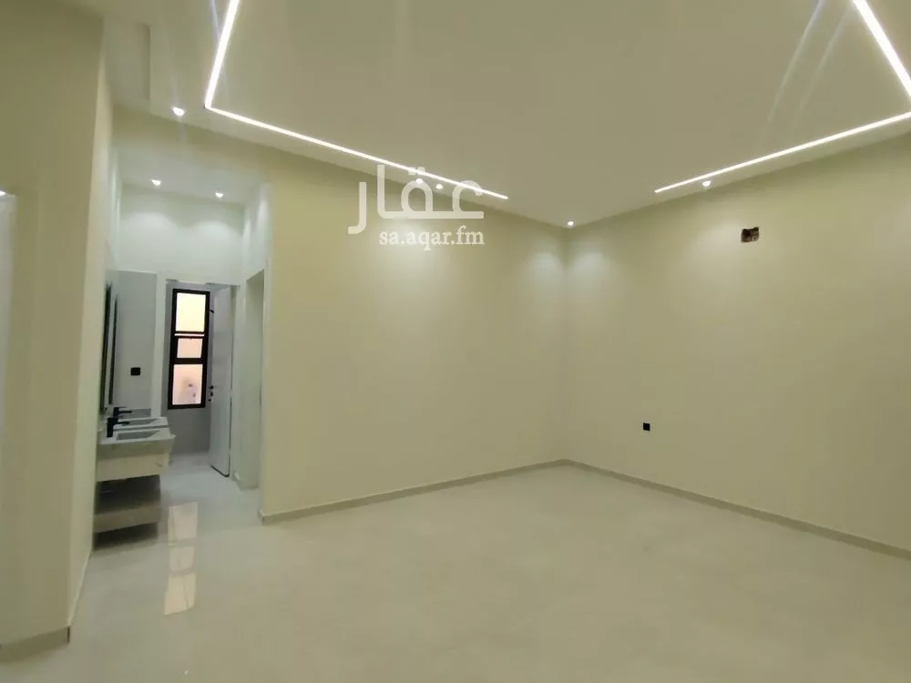 5 bedroom villa in Al Uraija Al Gharbiyah 3