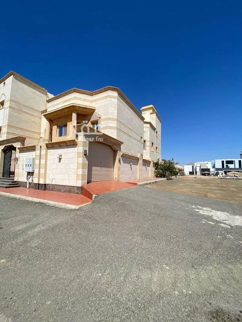 8 bedroom villa in Al Amwaj 4