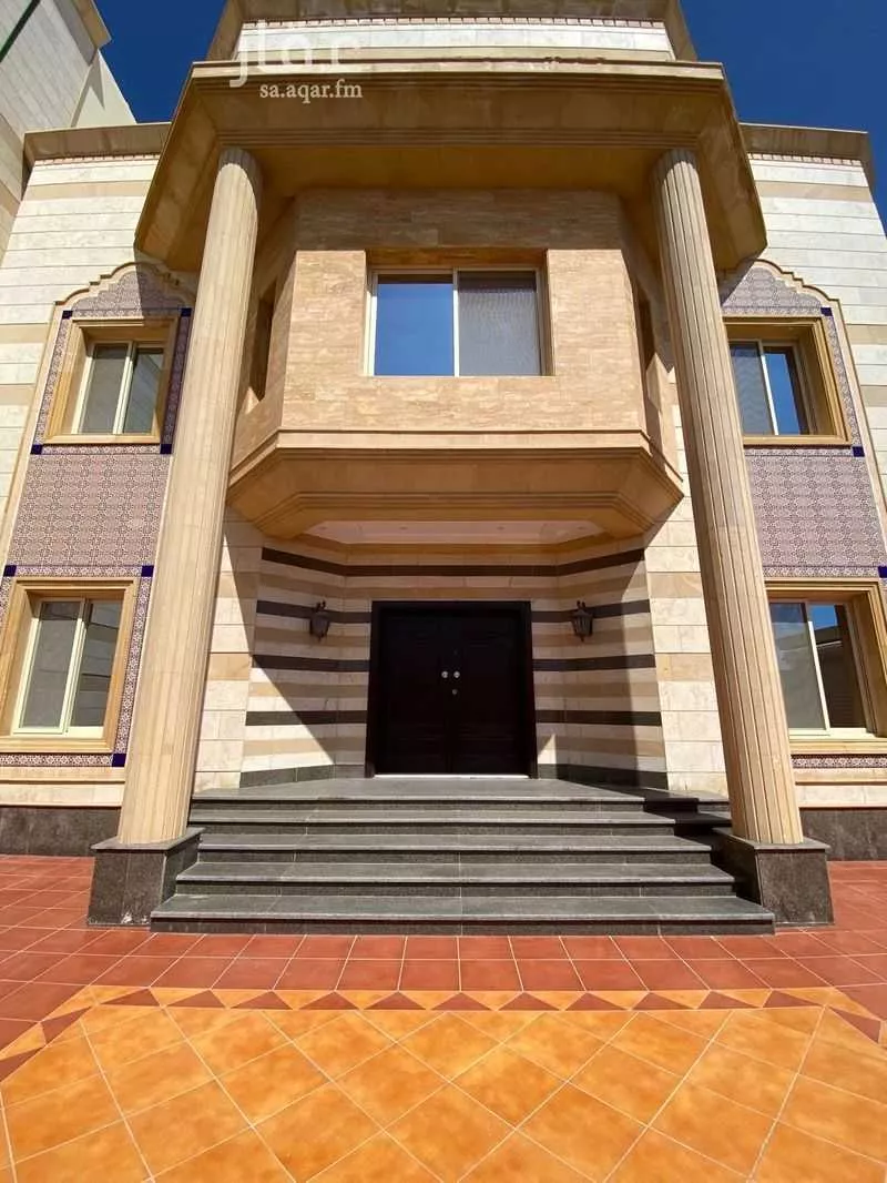8 bedroom villa in Al Amwaj 2