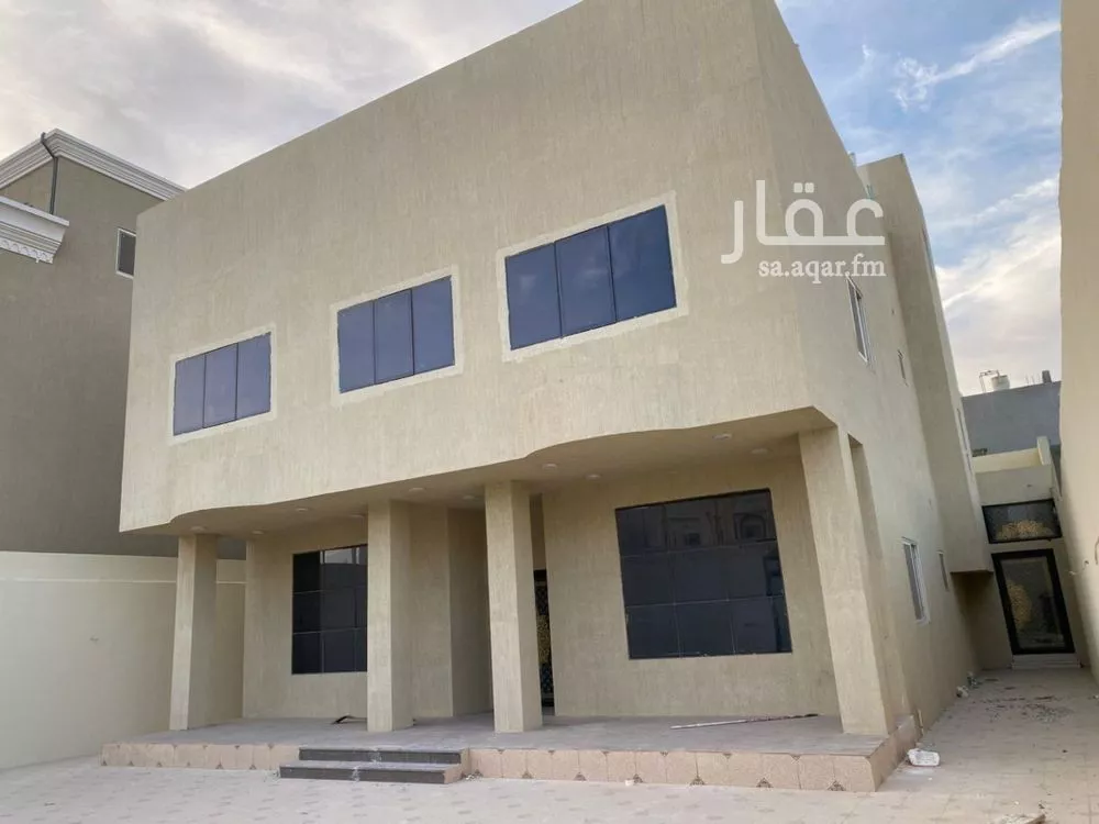 فيلا 7 غرف في الشرق 1