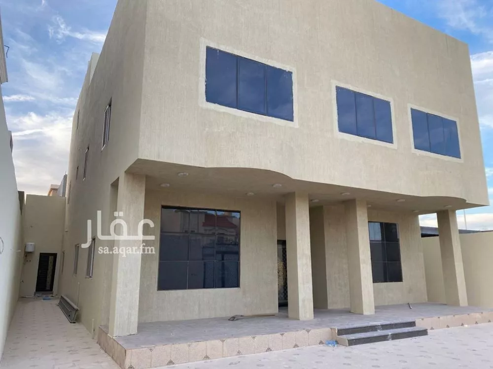 فيلا 7 غرف في الشرق 2