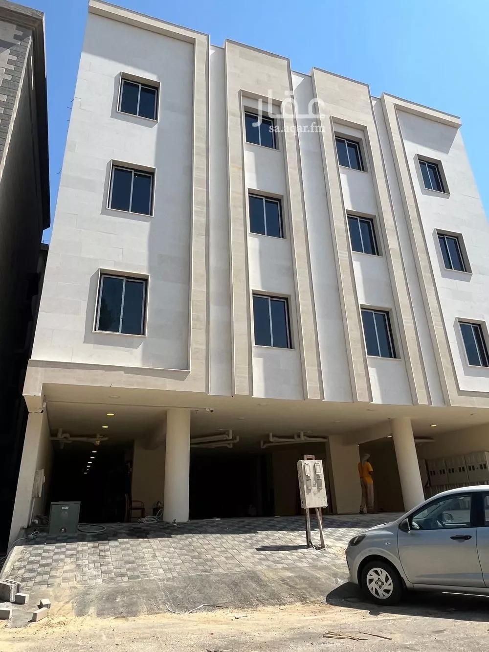 325 sqm building in Al Thuqbah 3