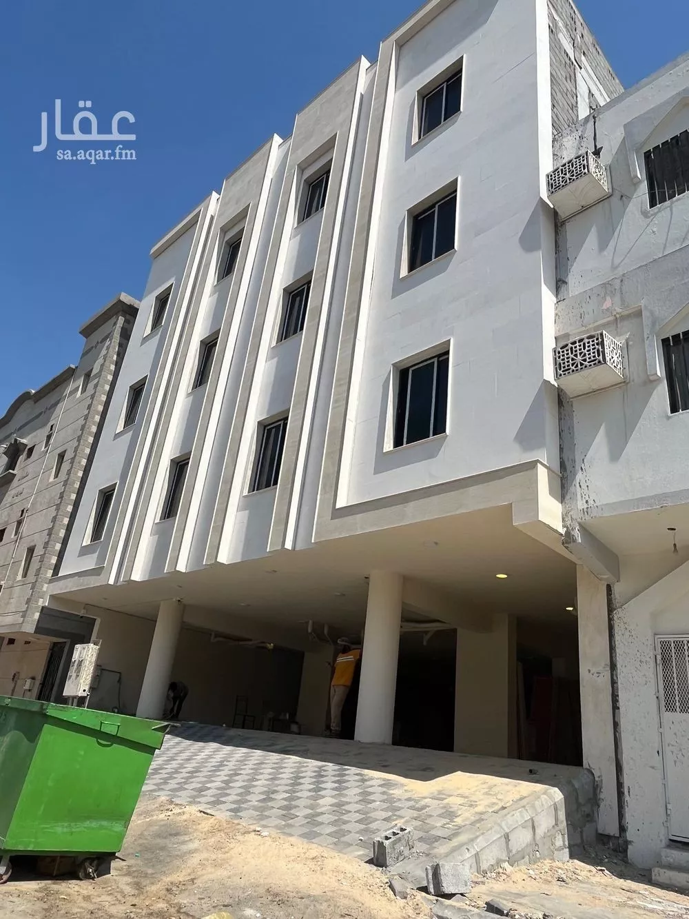 325 sqm building in Al Thuqbah 4