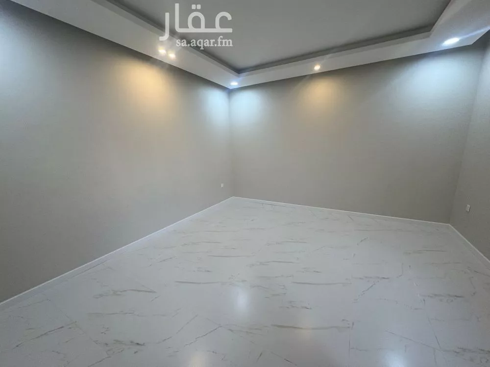 6 bedroom apartment in Uhud 3