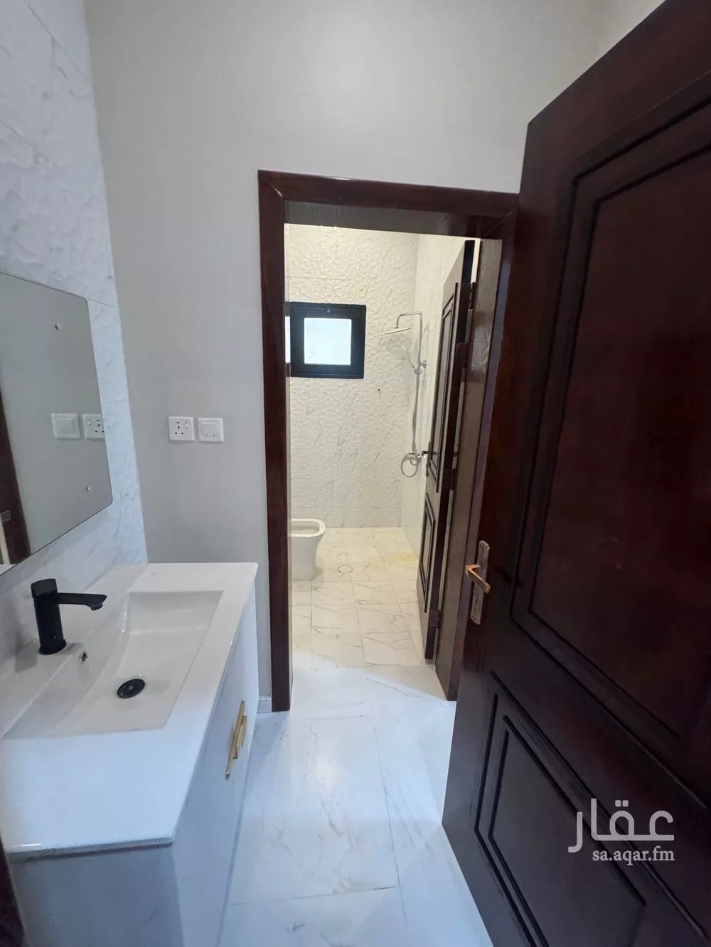 6 bedroom apartment in Uhud 5