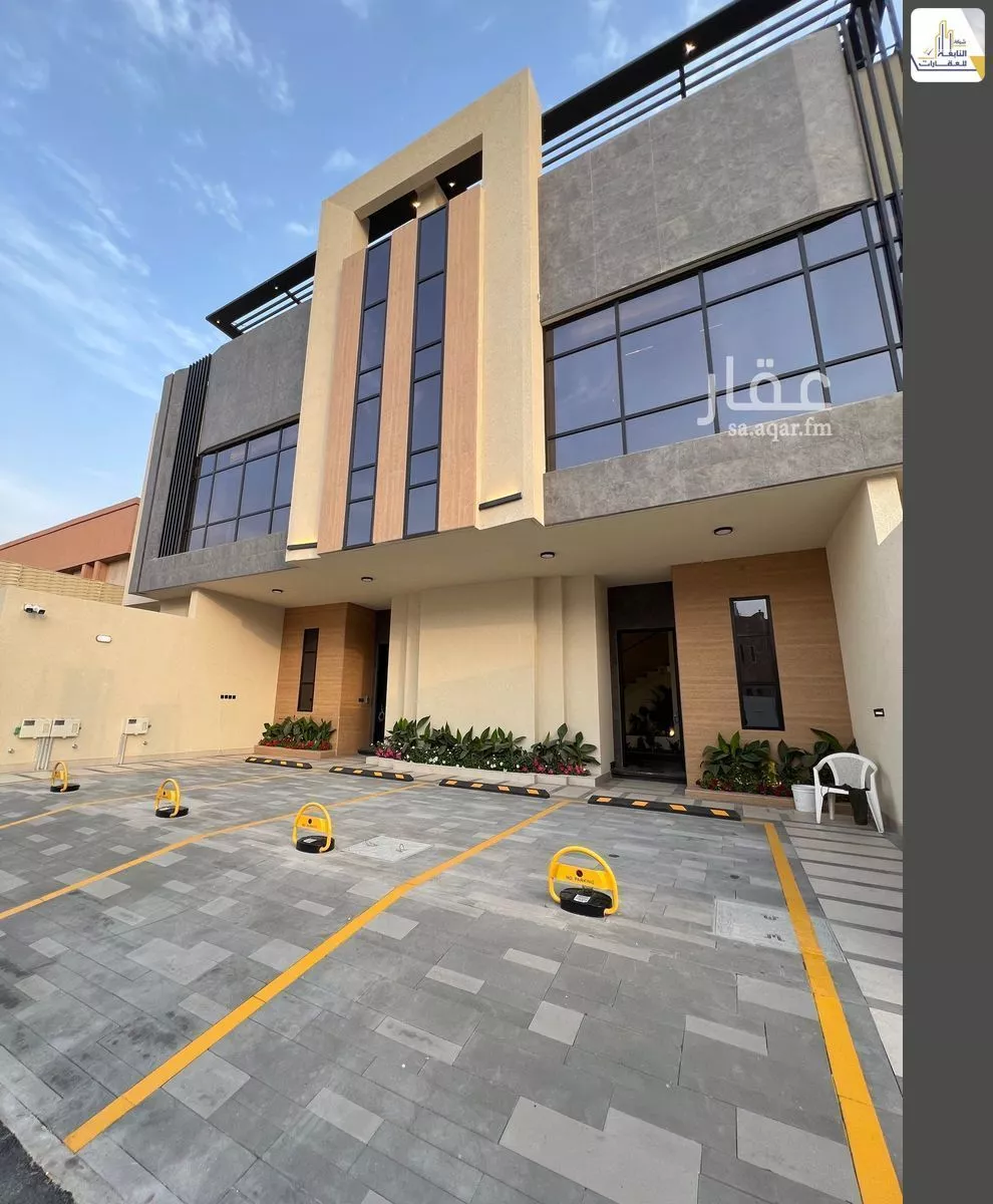 3 bedroom floor in Al Rawdah 1