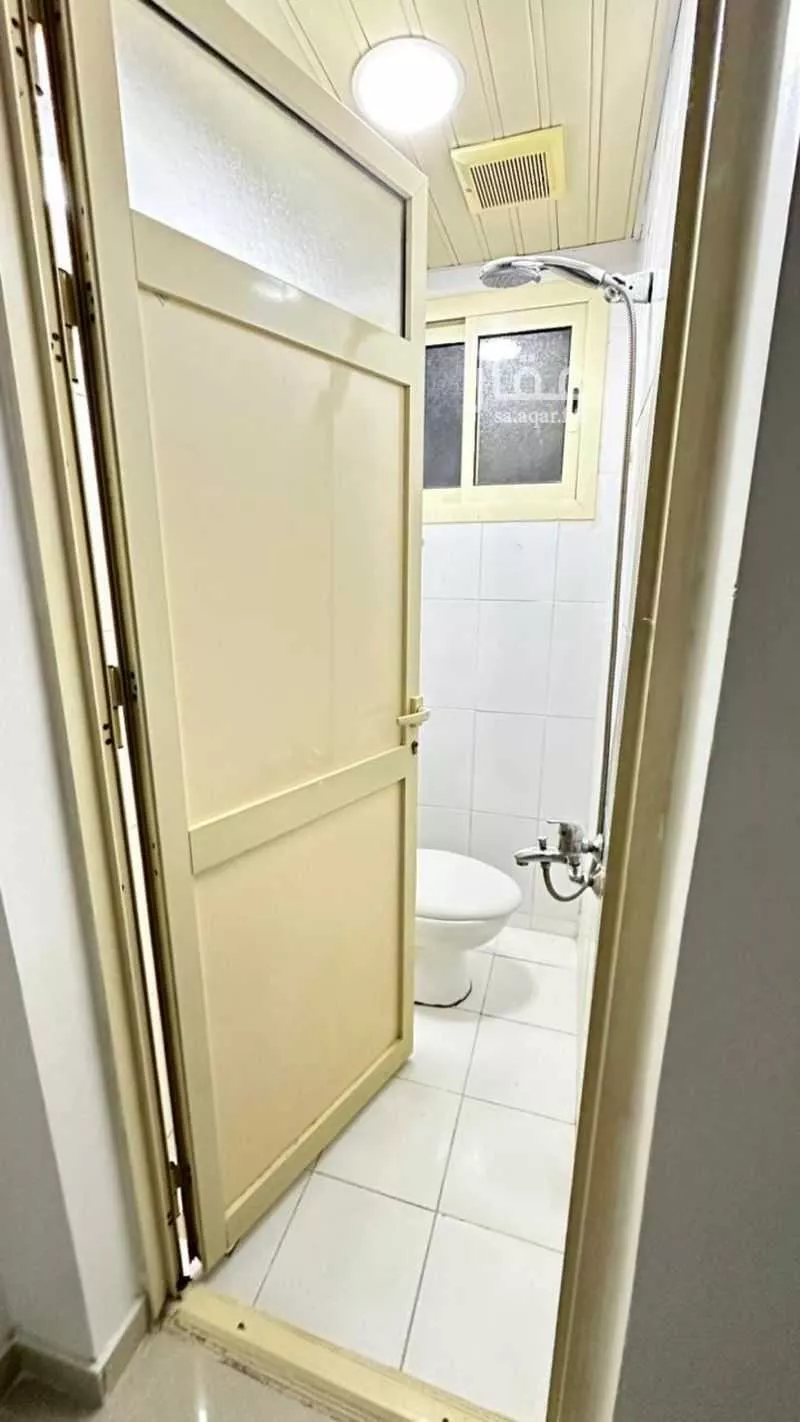 5 bedroom apartment in Al Qusur 4