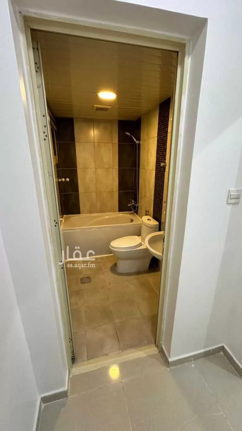5 bedroom apartment in Al Qusur 2