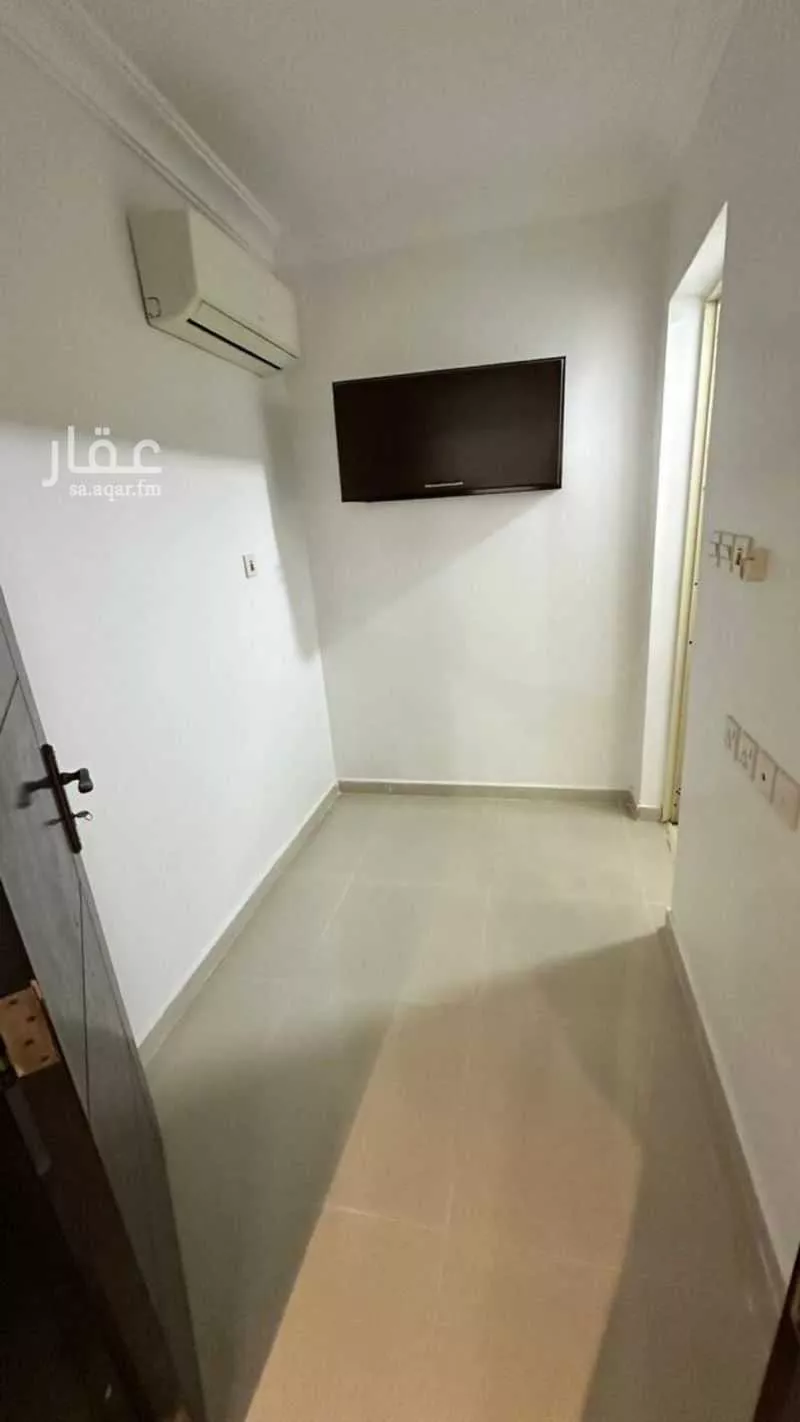 5 bedroom apartment in Al Qusur 1