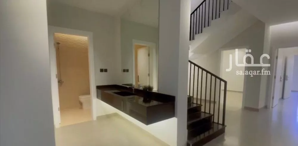 فيلا 7 غرف في طيبة 4