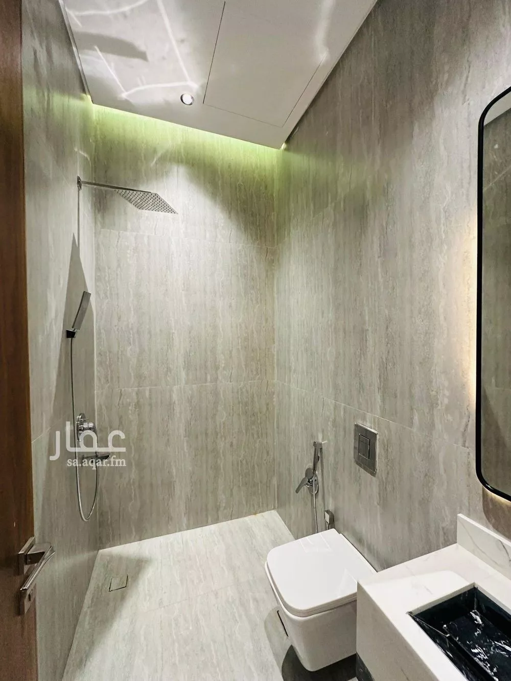 3 bedroom floor in Al Khaleej 5