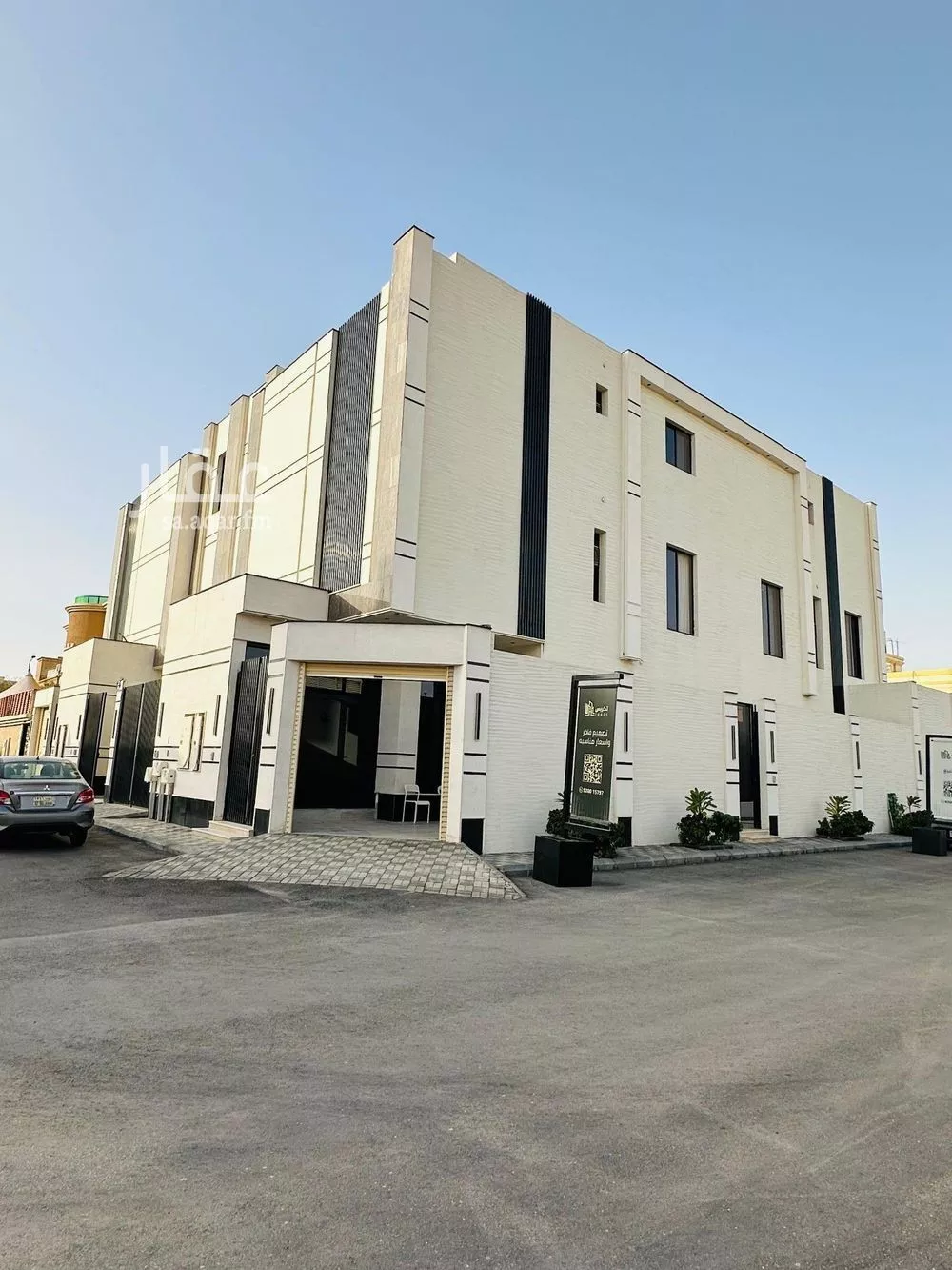 3 bedroom floor in Al Khaleej 2