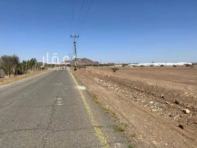 أرض 104054 م² في المطار 5