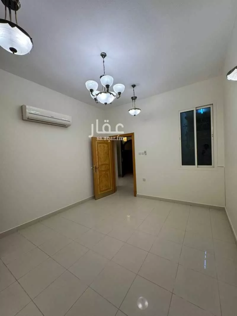 فيلا 10 غرف في عرقة 5