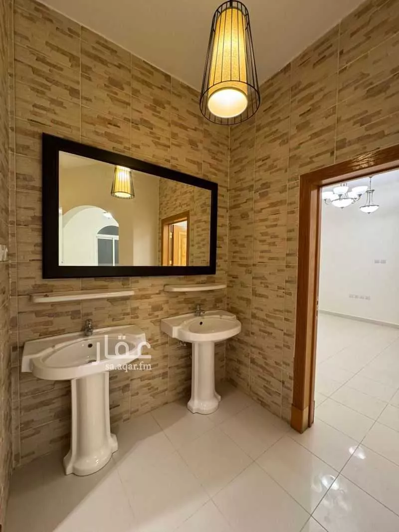 فيلا 10 غرف في عرقة 4