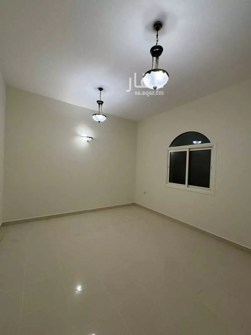 فيلا 10 غرف في عرقة 1