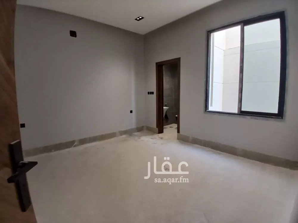 3 bedroom floor in Al Uraija Al Gharbiyah 4